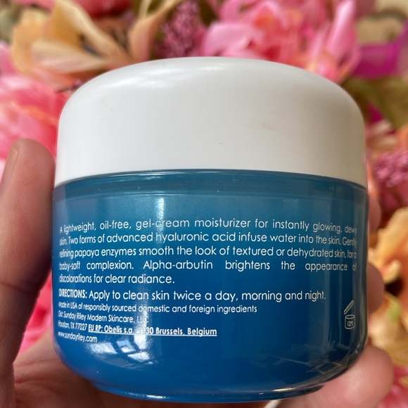 Sunday Riley brightening water cream - Picture 2 of 3